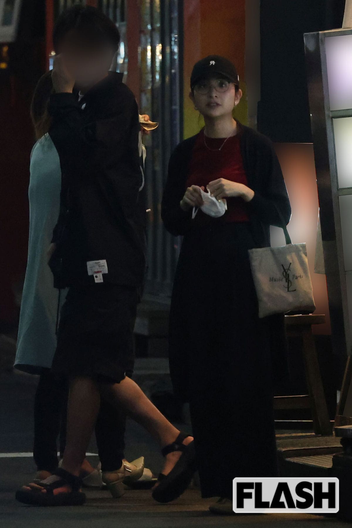 1時間ほど飲み会を楽しんだ“ミスター慶應”彼氏と日比麻音子アナ（写真・伊藤 修）