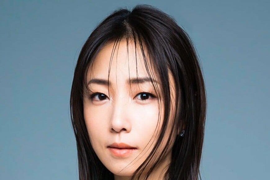 44歳 MEGUMI 美ボディ際立つ！漆黒フリルドレス姿が素敵 赤リップメイクも「えんとつ町のプペル」ジャパンプレミア