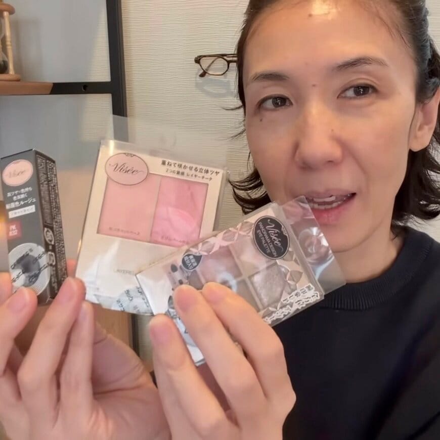 「明日全部買いに行ってきます!」50代元CAが「ヴィセのアイシャドウ・チーク・リップ」でメイク!大人女性らしい上品な仕上がりに