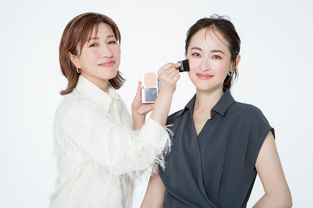 ヘアメイク長井かおりさんが太鼓判！　大人のするんと毛穴レス肌は、KANEBOの“ジェル粉ファンデ”で叶う！ [PR]_img11
