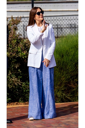 「なぜか全員これだった」50代王妃のデニムコーデ、共通点は“ジャケット”_img1