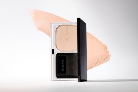 ヘアメイク長井かおりさんが太鼓判！　大人のするんと毛穴レス肌は、KANEBOの“ジェル粉ファンデ”で叶う！ [PR]_img1