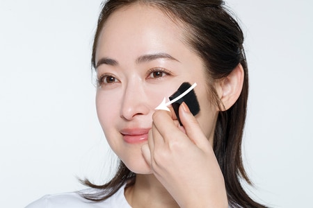 ヘアメイク長井かおりさんが太鼓判！　大人のするんと毛穴レス肌は、KANEBOの“ジェル粉ファンデ”で叶う！ [PR]_img4