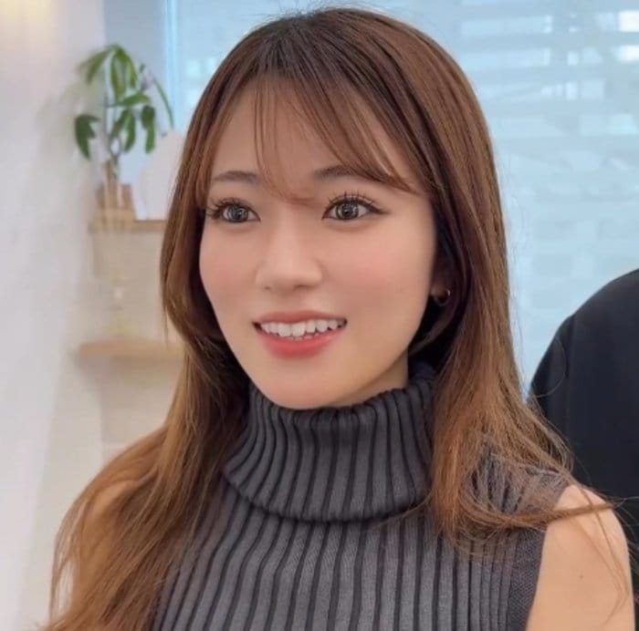 【激変】ロングヘアの美女が思い切ってイメチェン！驚きのビフォアフが「かわいい」と話題