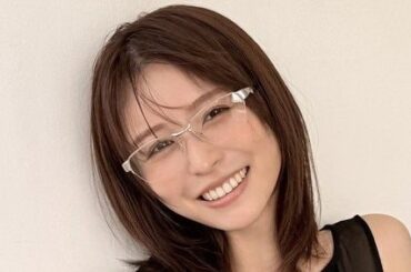 長濱ねる 透け感コーデで美肌披露！無邪気な笑顔を浮かべた魅力あふれる横顔ショットに「吸い寄せられる！」とファンくぎ付け | めざましmedia | “好き”でつながる