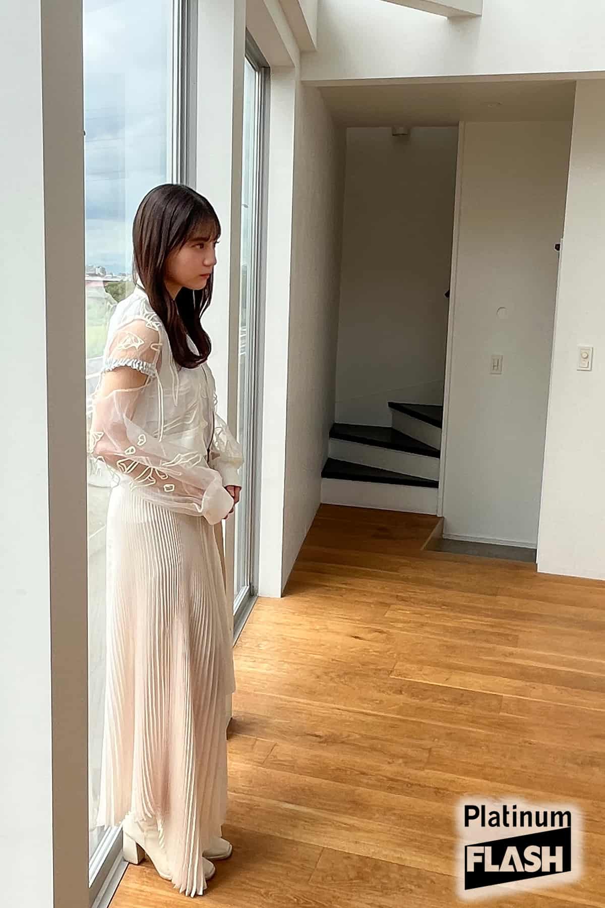 日向坂46 小坂菜緒【Platinum FLASH Vol.24】