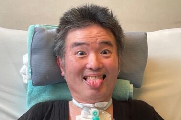 ALSに罹患して3年で呼吸困難になっていた…声優・津久井教生が「目で書いた」気管切開をした直後の自分（津久井 教生） | FRaU