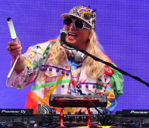 DJ KOO「45周年でアイドルソング作りたかった」新人Bright Charmに楽曲提供