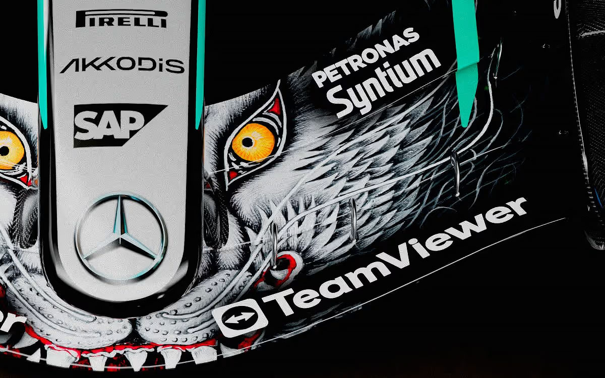 フロントウイングに狼のグラフィックがあしらわれたメルセデスW17のスペシャルリバリー細部、2026年3月24日F1日本GP