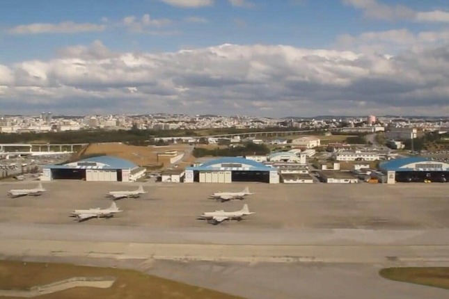 写真は那覇空港。航空券は実名での発券が必要だ