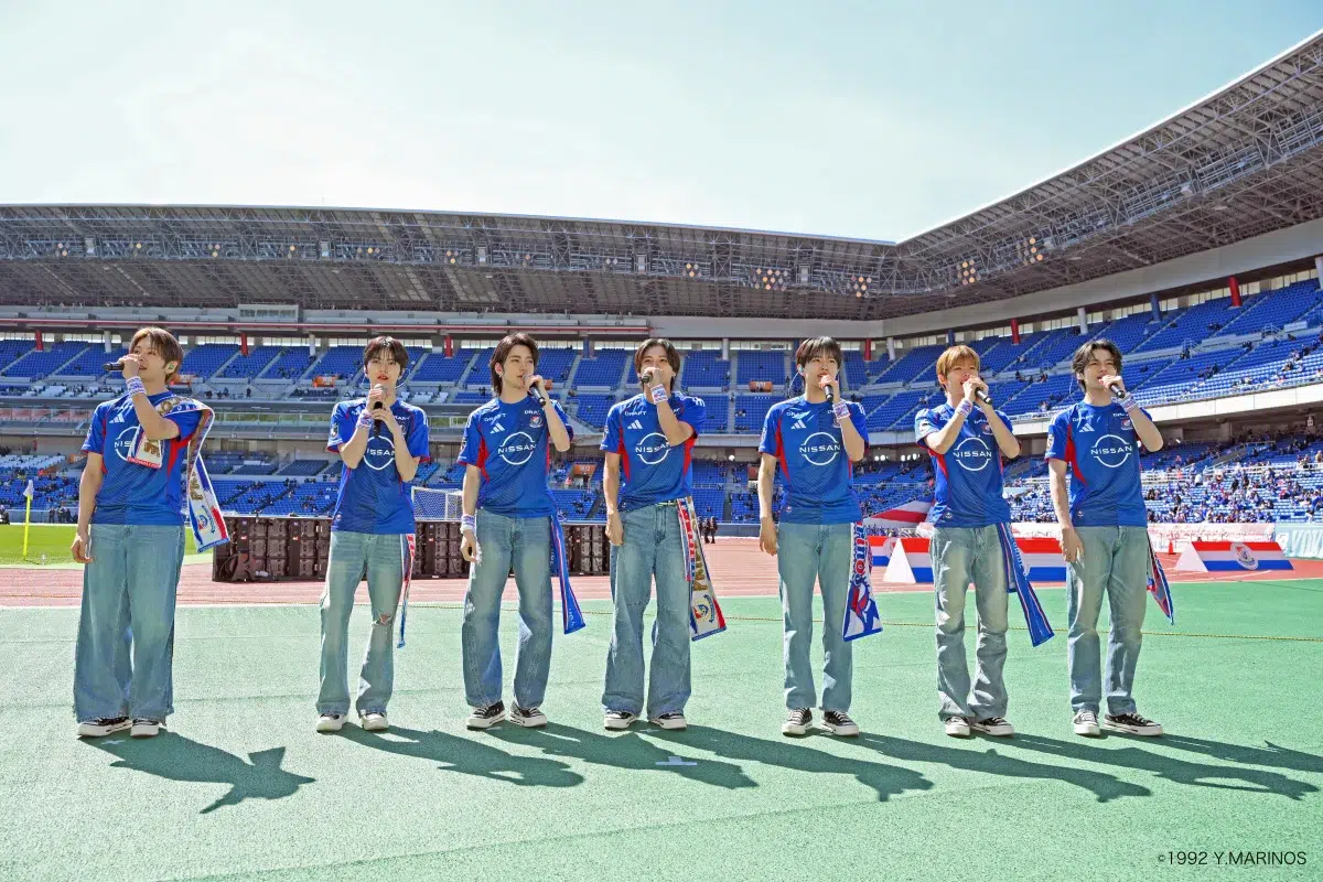 HYBEが手掛ける新世代J-POPボーイズグループaoen 日産スタジアムで開催されたJリーグでエネルギッシュなパフォーマンスを披露！新曲「Youth」サプライズ披露で『BEYBLADE X』との新たなプロジェクトを示唆 疾走感あふれる爽やかな新曲「Youth」が彩る『BEYBLADE X』との新たなプロジェクト、3月21日（土）の全貌解禁に注目が高まる