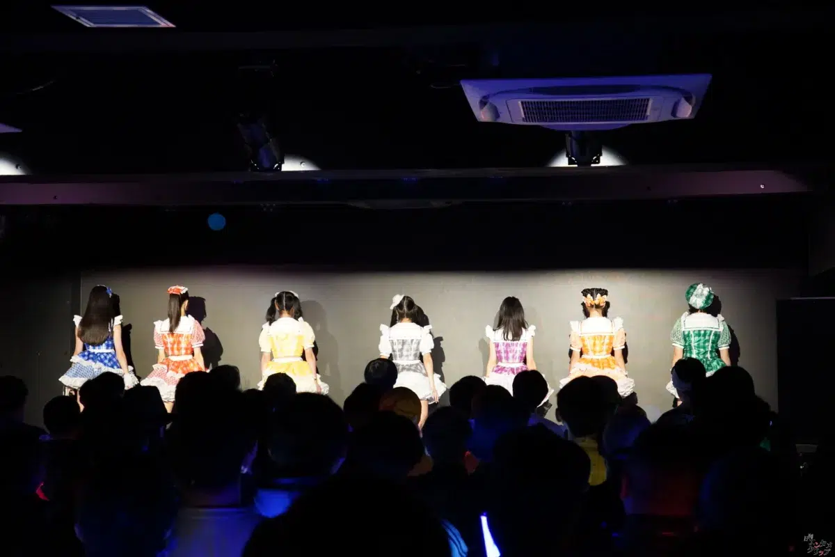 平均年齢14歳の7人組アイドル「チキータ」が結成1周年！ 超満員の渋谷で新衣装＆新曲を初披露