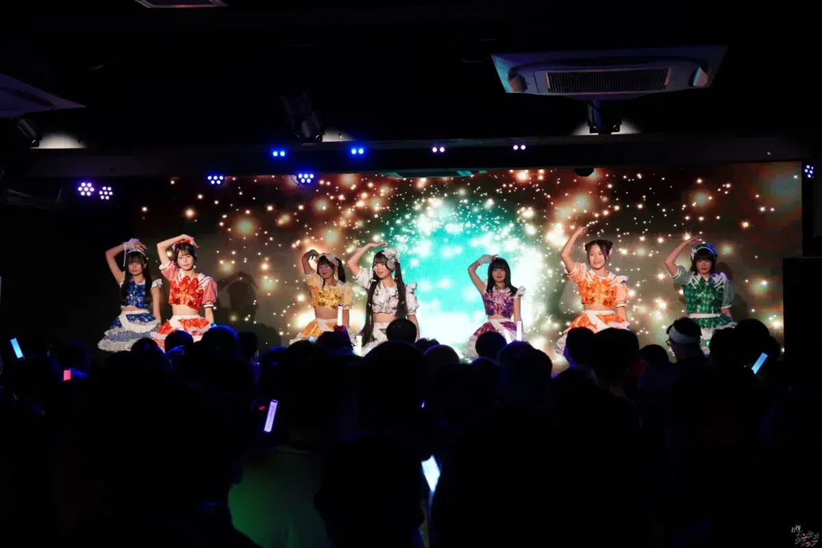平均年齢14歳の7人組アイドル「チキータ」が結成1周年！ 超満員の渋谷で新衣装＆新曲を初披露