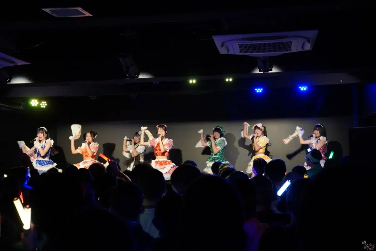 平均年齢14歳の7人組アイドル「チキータ」が結成1周年！ 超満員の渋谷で新衣装＆新曲を初披露