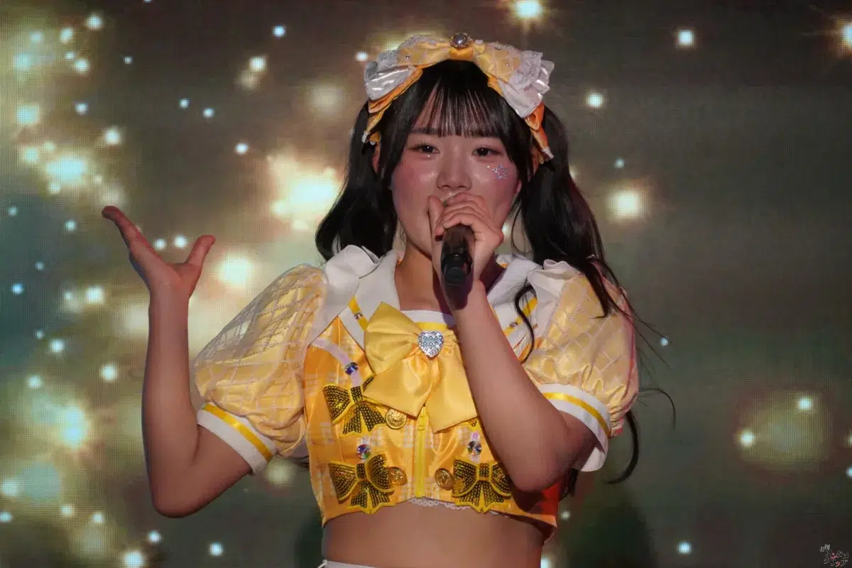 平均年齢14歳の7人組アイドル「チキータ」が結成1周年！ 超満員の渋谷で新衣装＆新曲を初披露