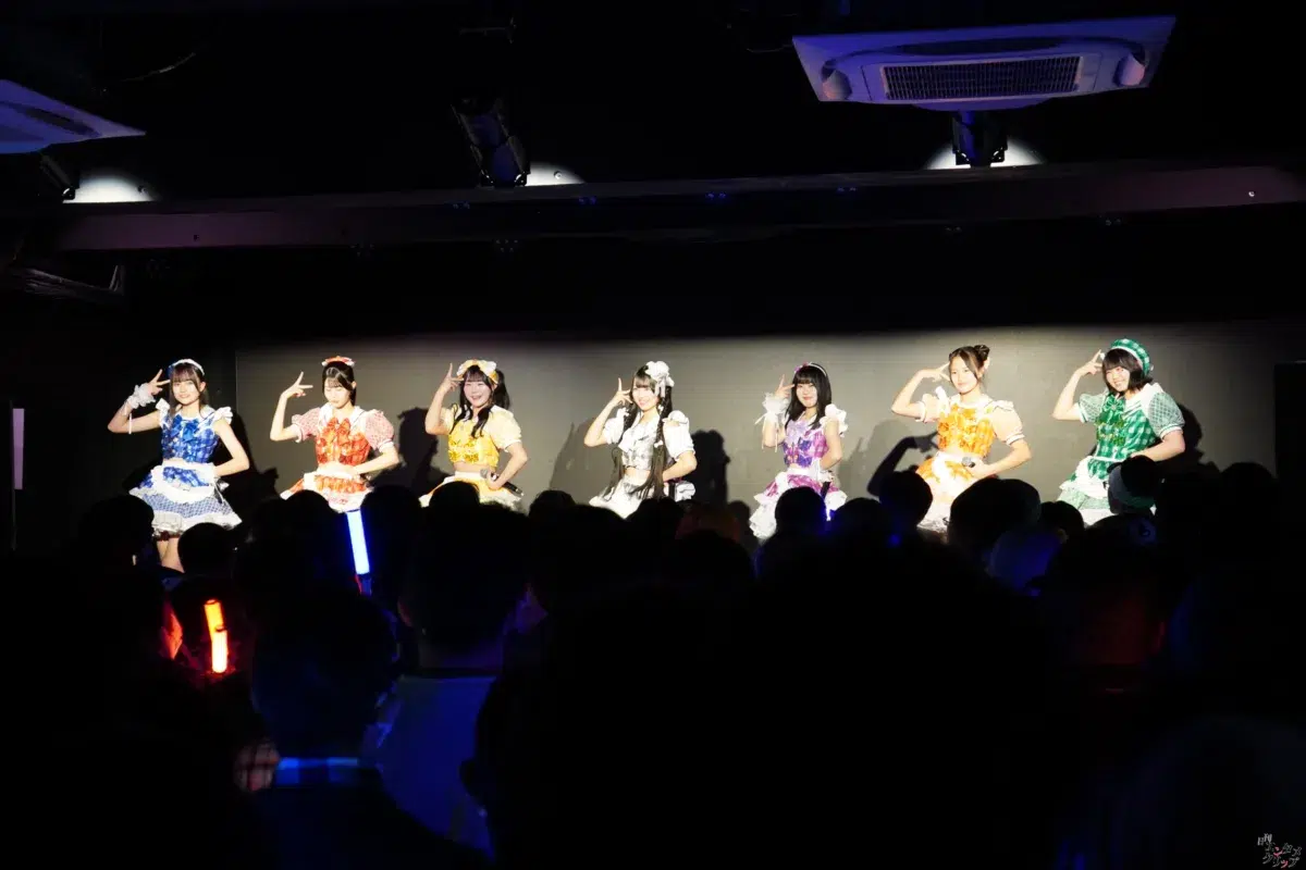 平均年齢14歳の7人組アイドル「チキータ」が結成1周年！ 超満員の渋谷で新衣装＆新曲を初披露