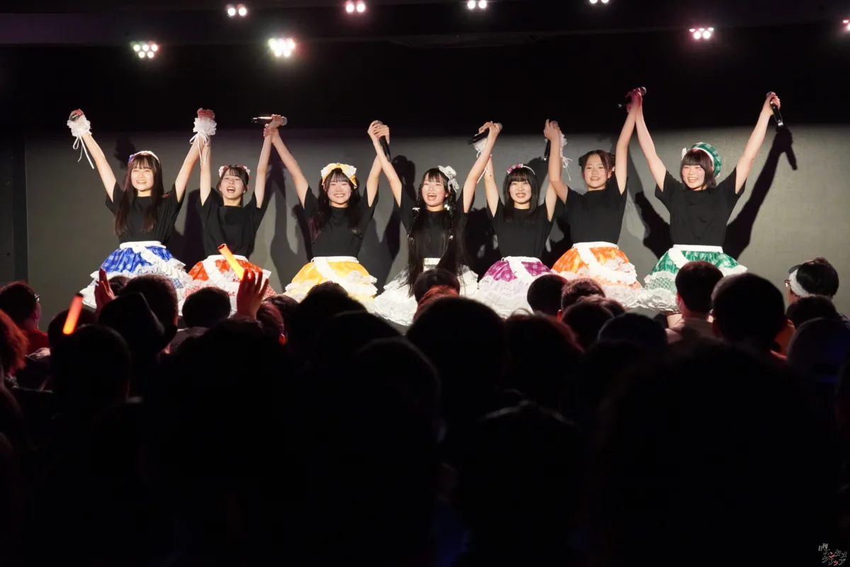 平均年齢14歳の7人組アイドル「チキータ」が結成1周年！ 超満員の渋谷で新衣装＆新曲を初披露 – 日刊エンタメクリップ