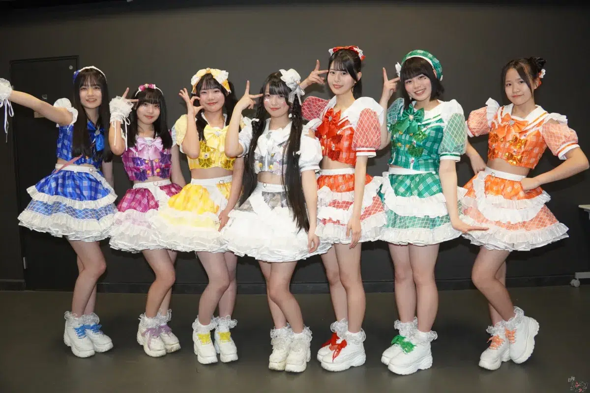 平均年齢14歳の7人組アイドル「チキータ」が結成1周年！ 超満員の渋谷で新衣装＆新曲を初披露
