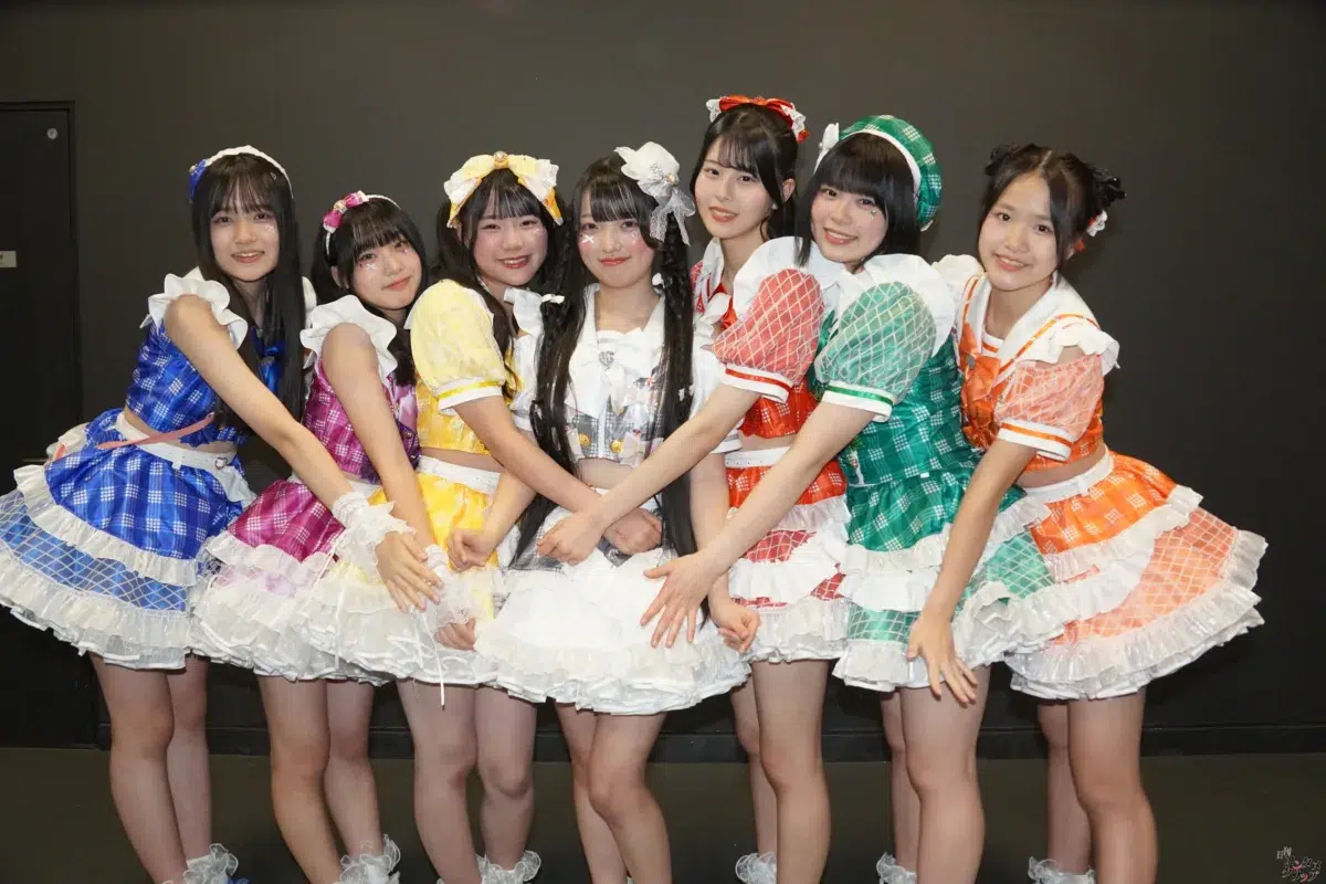 平均年齢14歳の7人組アイドル「チキータ」が結成1周年！ 超満員の渋谷で新衣装＆新曲を初披露
