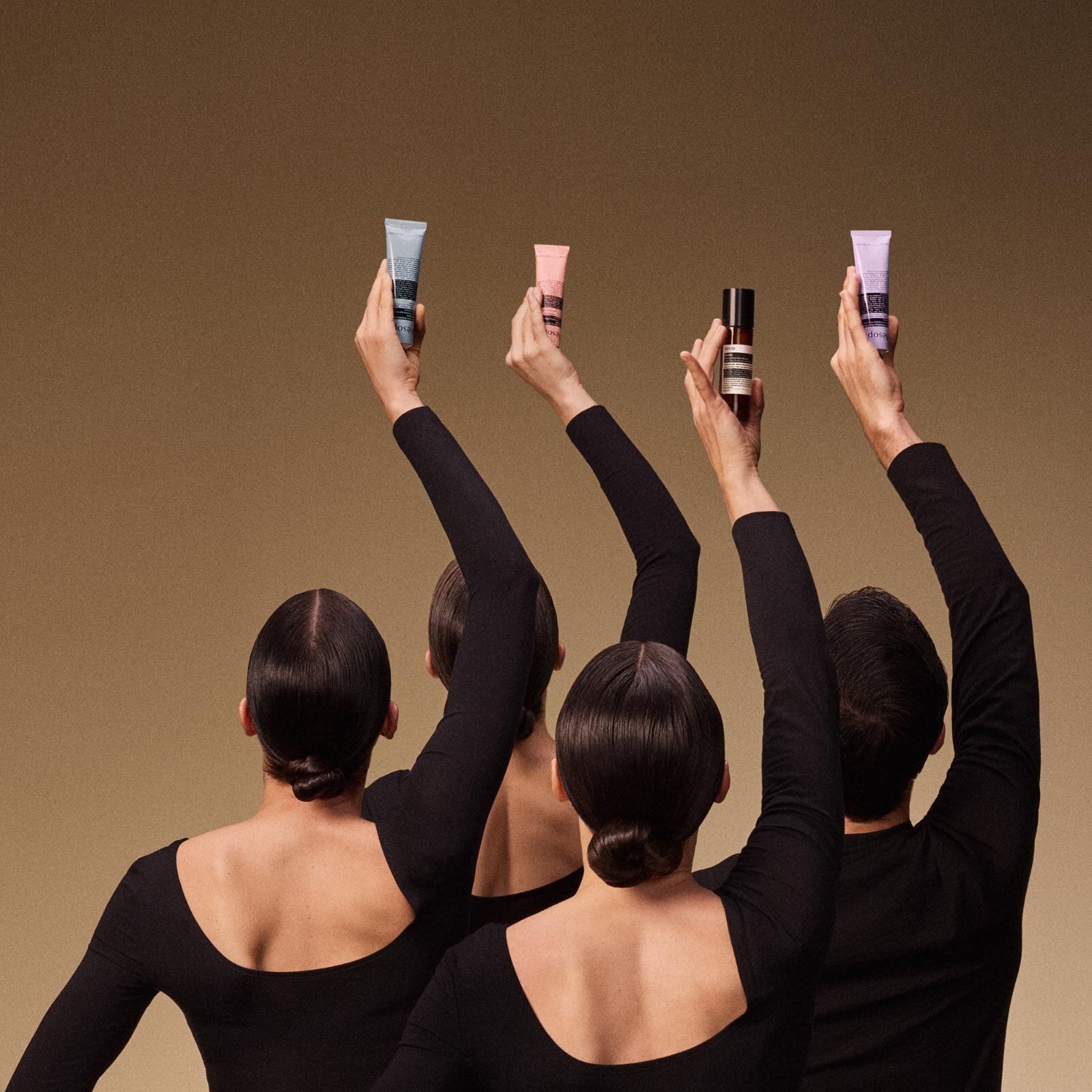 イソップ2026年夏コスメ“スキンケア発想”のハンド セラム「ソラス」シトラス＆ハーバルな香り | 写真