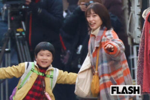 志田未来 、“息子” との和気あいあいロケ姿をキャッチ！『未来のムスコ』SNSで相つぐ称賛