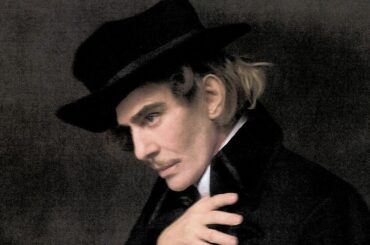 ジョン・ガリアーノ、ファッション界に復帰──ザラ（ZARA）と2年間のクリエイティブ・パートナーシップを結ぶ | Vogue Japan