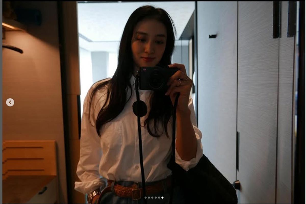 白いブラウスに身を包み、名古屋を訪れたことを明かした武井咲(写真・本人Instagramより)