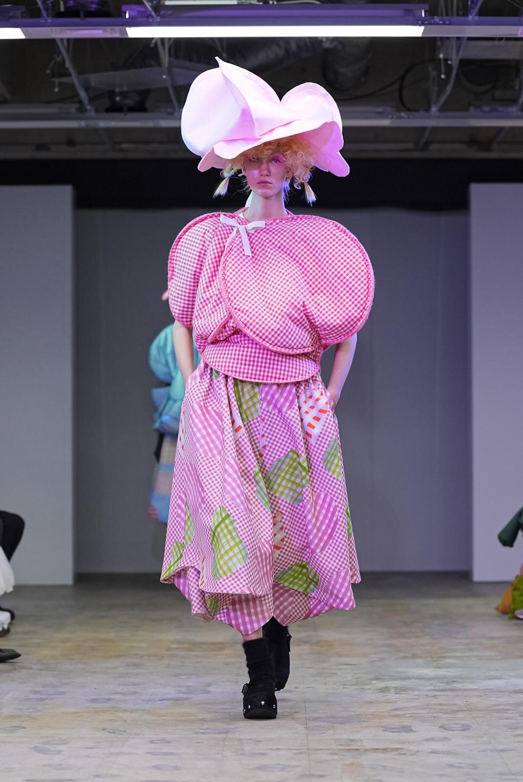 タオ 2026-27年秋冬ウィメンズコレクション、「丸」から生み出す服 | 写真