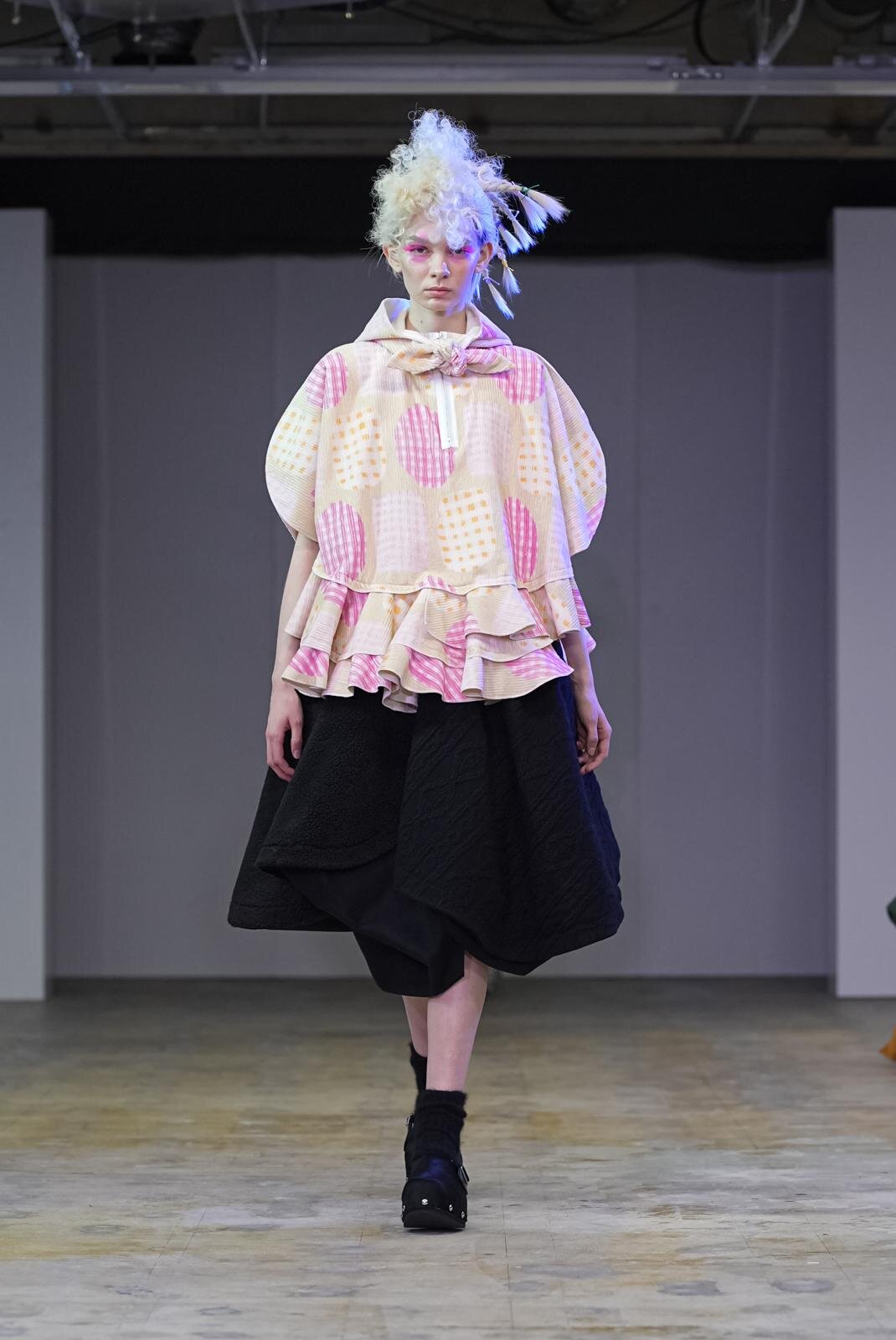 タオ 2026-27年秋冬ウィメンズコレクション、「丸」から生み出す服 | 写真