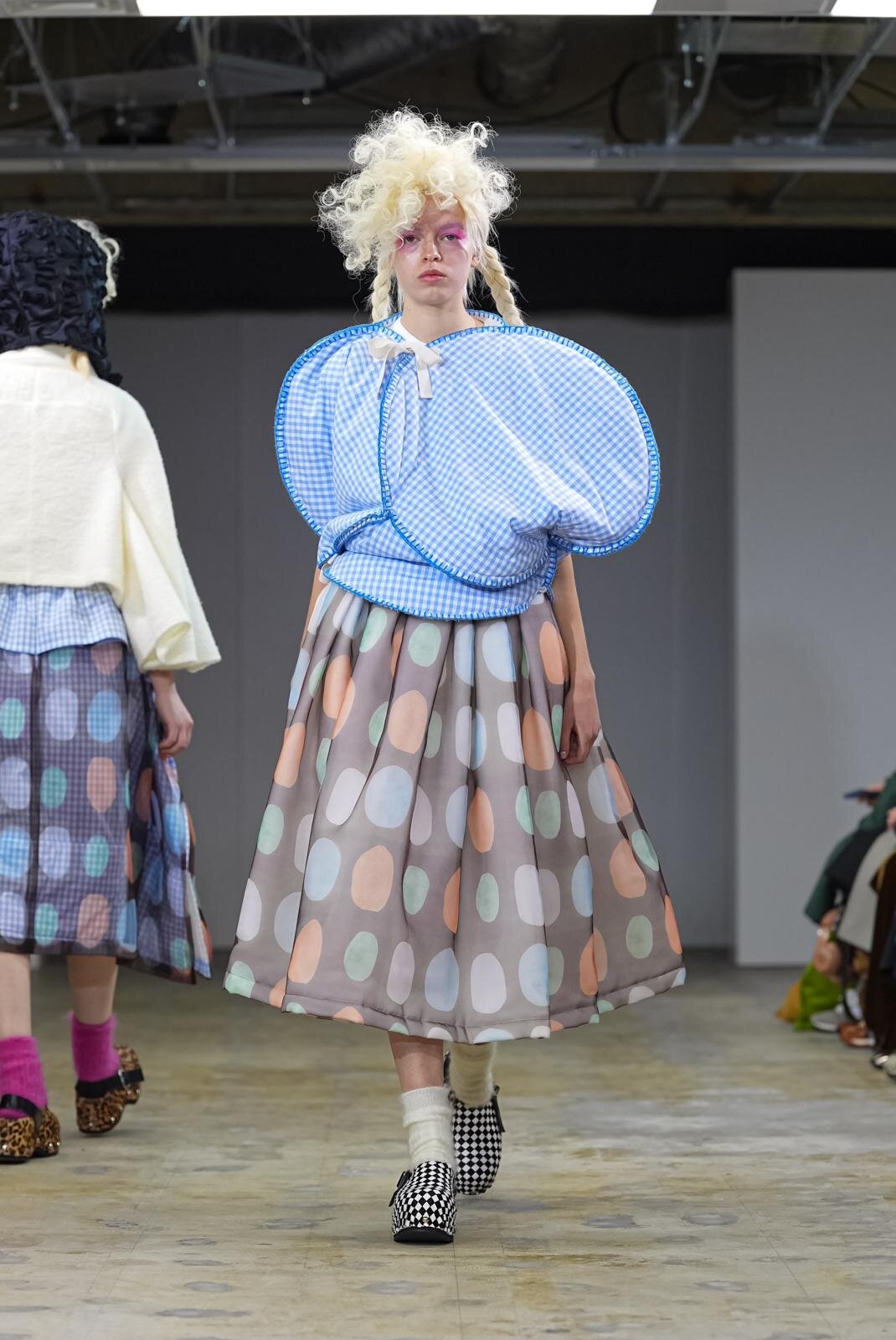 タオ 2026-27年秋冬ウィメンズコレクション、「丸」から生み出す服 | 写真