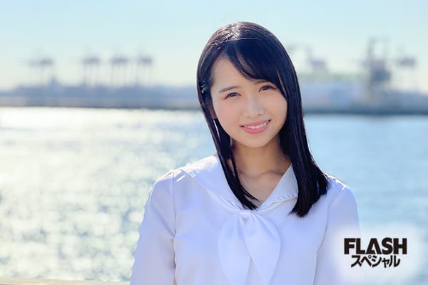 日向坂46 上村ひなの【FLASHスペシャルグラビアBEST 2022年新年号】