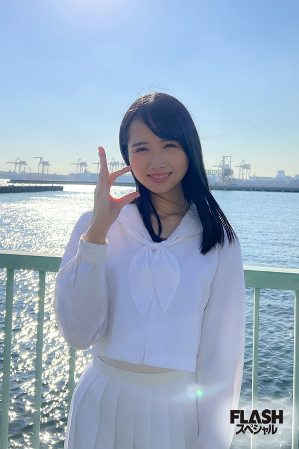 日向坂46 上村ひなの【FLASHスペシャルグラビアBEST 2022年新年号】