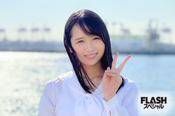 日向坂46 上村ひなの【FLASHスペシャルグラビアBEST 2022年新年号】