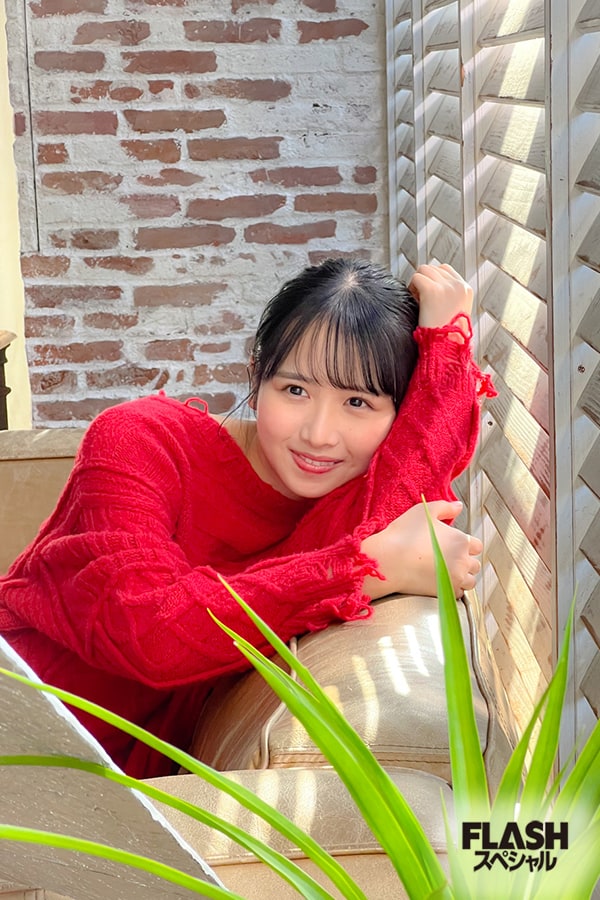日向坂46 上村ひなの【FLASHスペシャルグラビアBEST 2022年新年号】