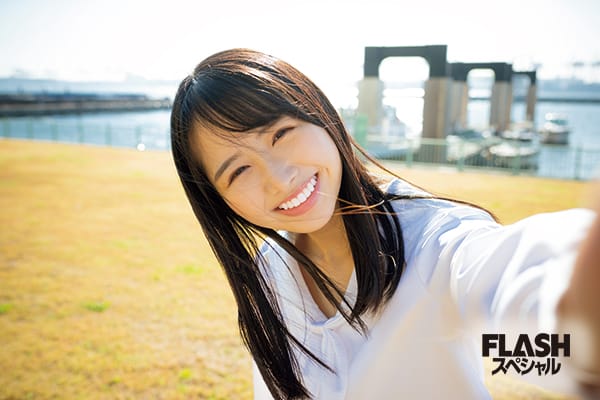 日向坂46 上村ひなの【FLASHスペシャルグラビアBEST 2022年新年号】