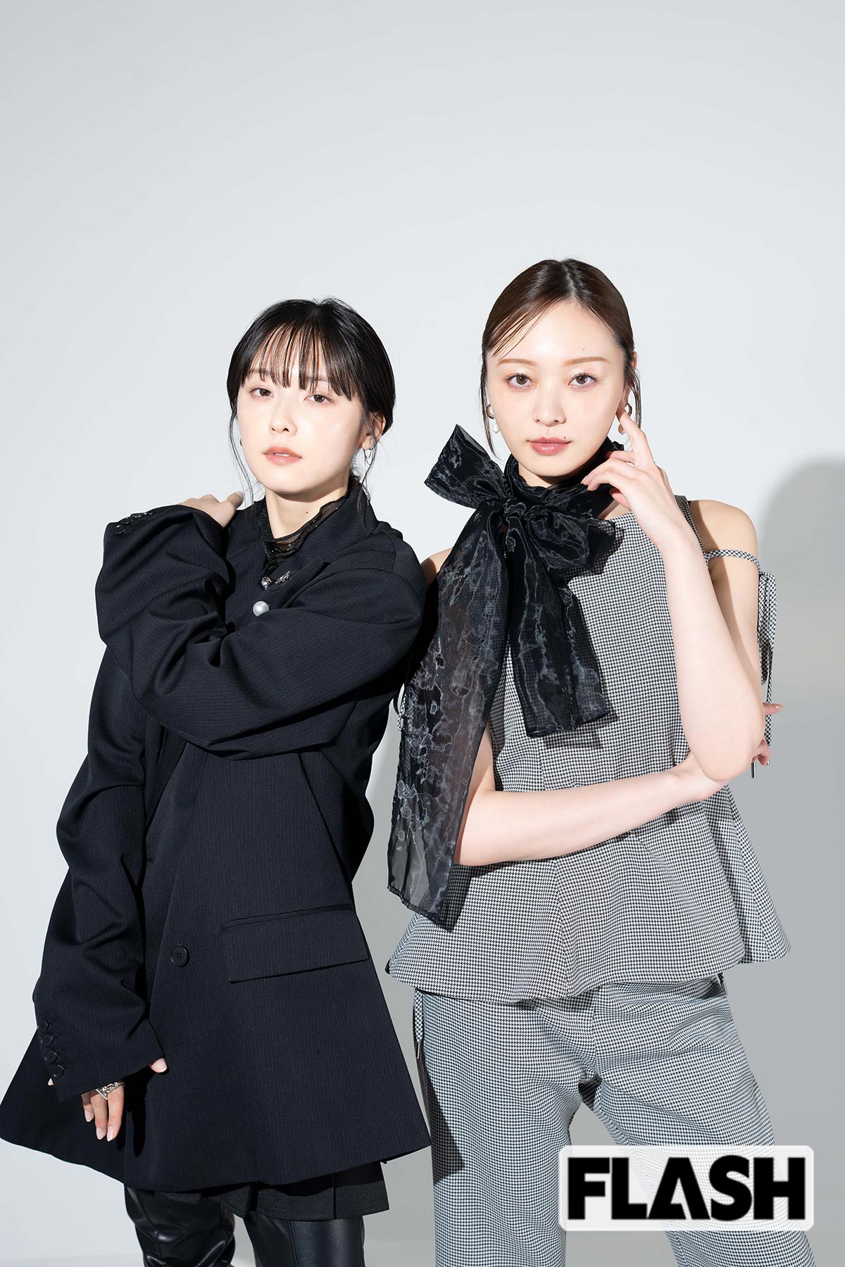 『失恋カルタ』梅澤美波と加藤小夏（写真・木村哲夫）