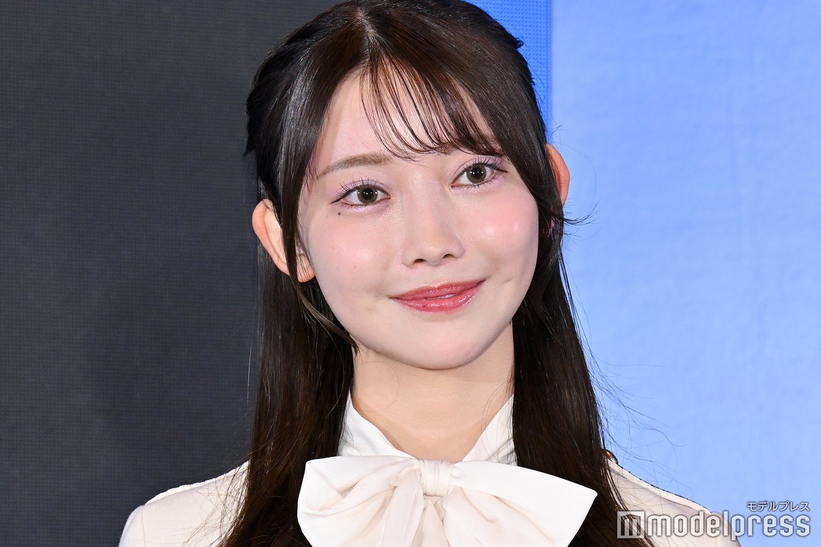 乃木坂46メンバー、美脚映えるユニフォーム×ミニスカ姿に絶賛の声「スタイル良すぎ」「まっすぐで綺麗」 – モデルプレス