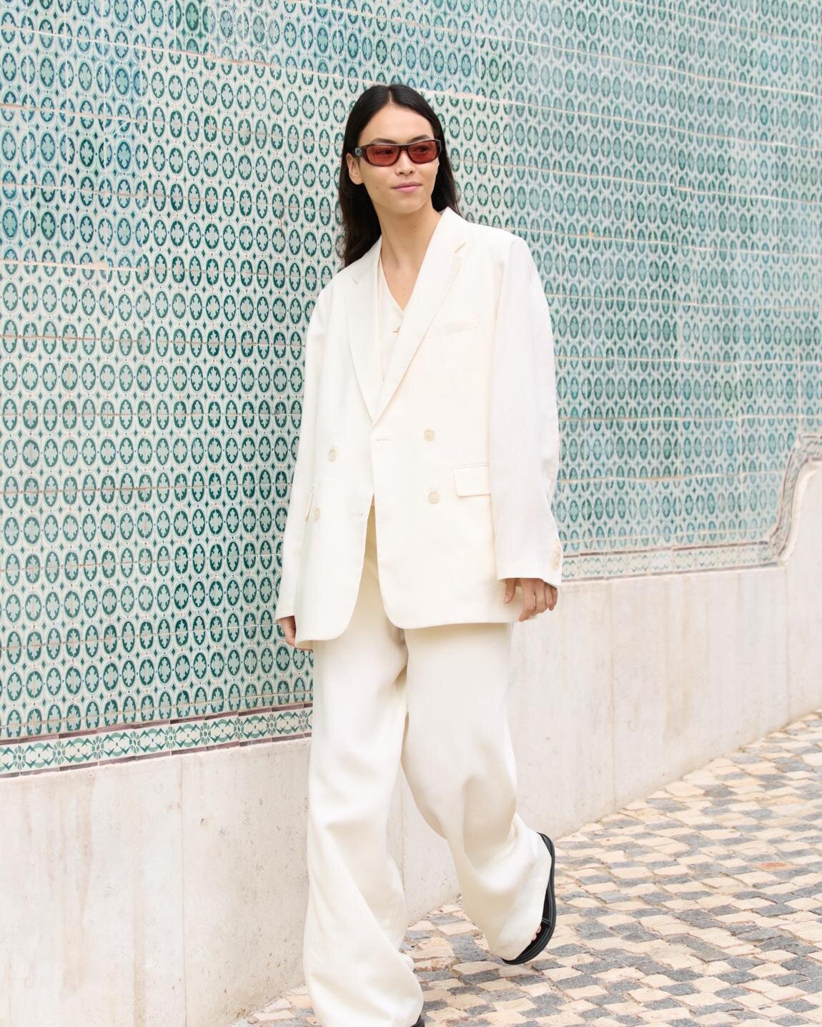 ユニクロ：シーの上質リネンウェア、ゆったりテーラードやワーク風シャツジャケット｜写真1