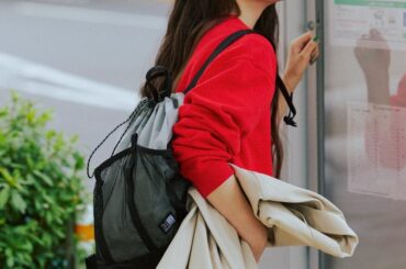 大人も背負える“ナップザック”は《カリマー》。デニムコーデにさらりと合わせて【FUDGE 4月号連動企画-いま欲しいバックパックとスニーカー | DAY 11】 | FUDGE FRIEND | ファッション