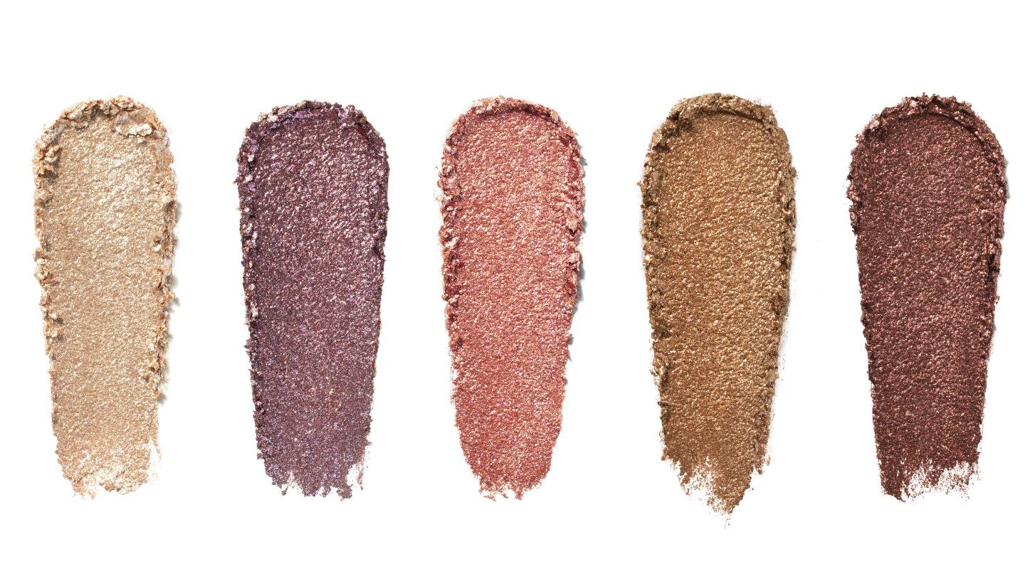 左から)「クリスタル アイシャドウ スティック」2g 01,02,03,04,05 各4,950円＜新製品＞