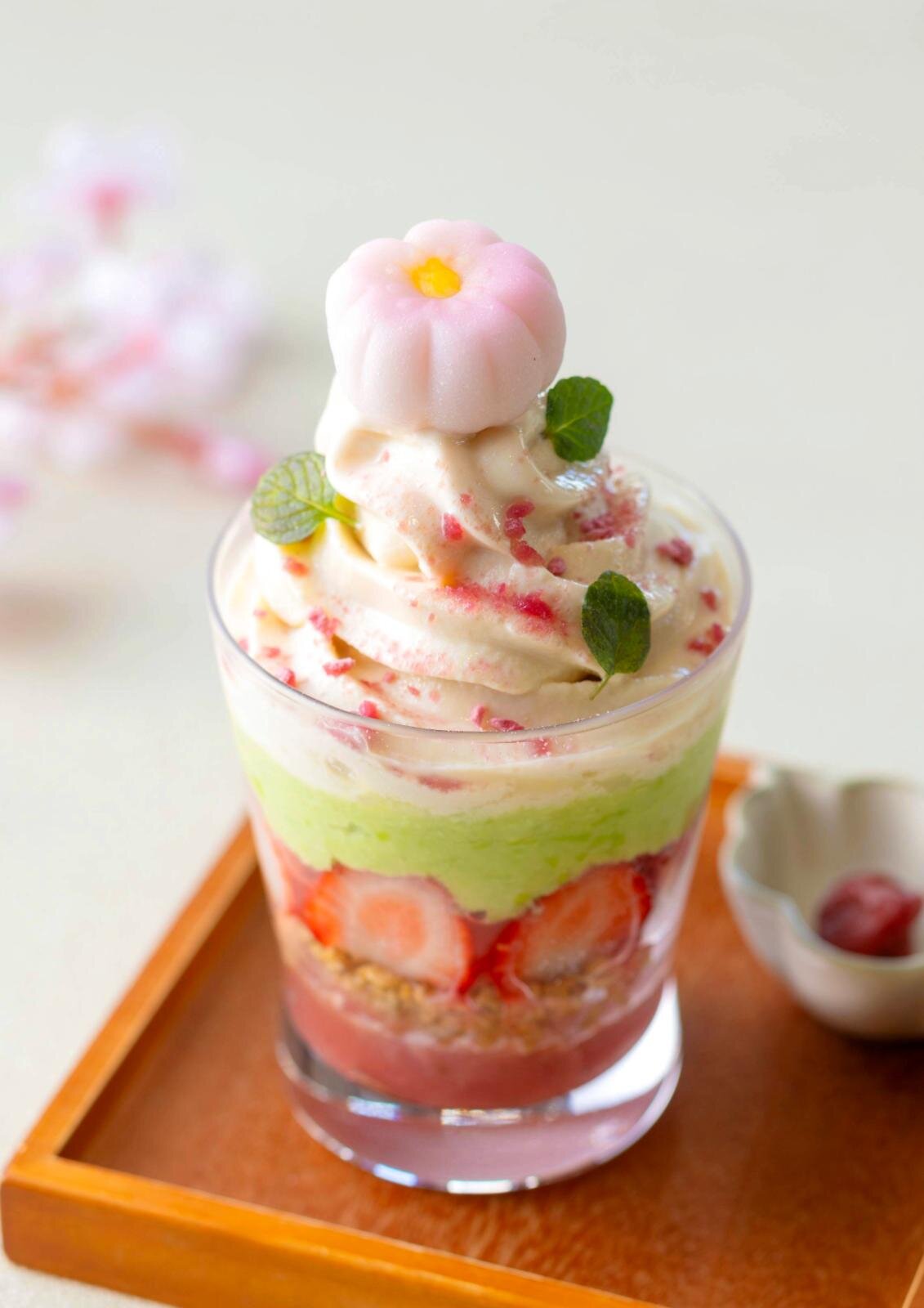 「花餅さくらパフェ 選べる日本茶付き」2,100円