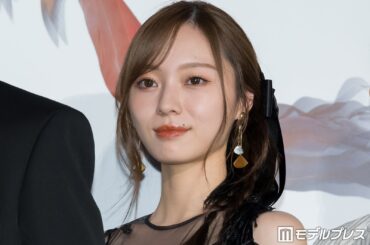 乃木坂46梅澤美波、美背中開放のドレス姿披露「見とれちゃう」「女神降臨」と反響 - モデルプレス