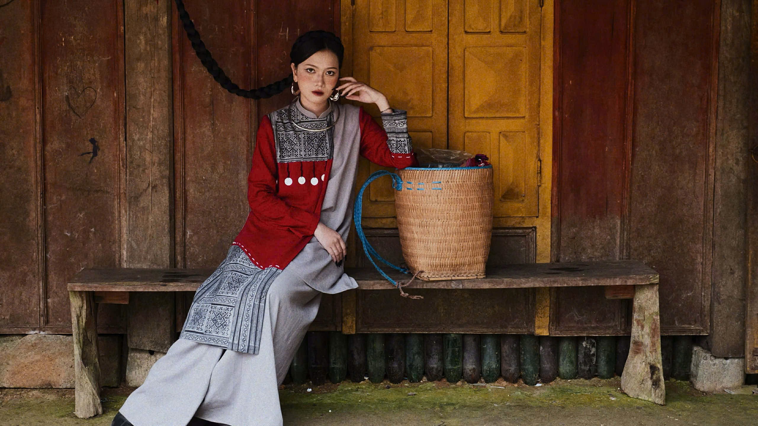 “Miền Sương” - bộ sưu tập mới nhất vừa ra mắt của Ngọc Duyên lại là hành trình đi sâu vào cảm xúc. z7592494152999-a8ae101c87399bbd98f323ab15a9adc2.jpg