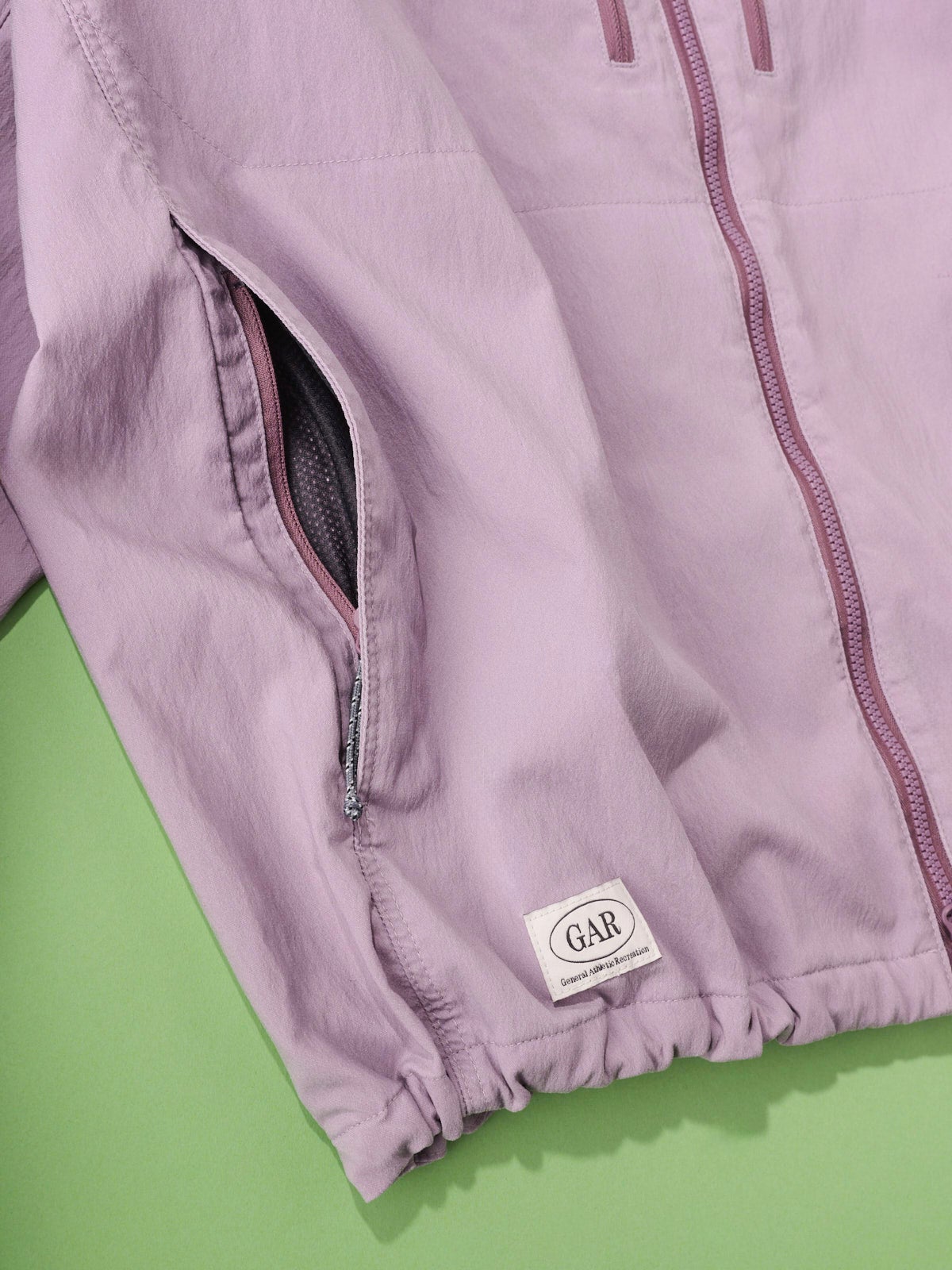 オシャレな人が買ってよかったザ・ノース・フェイス」のジャケット／GAR Faded Softshell Jacketのサイドポケット