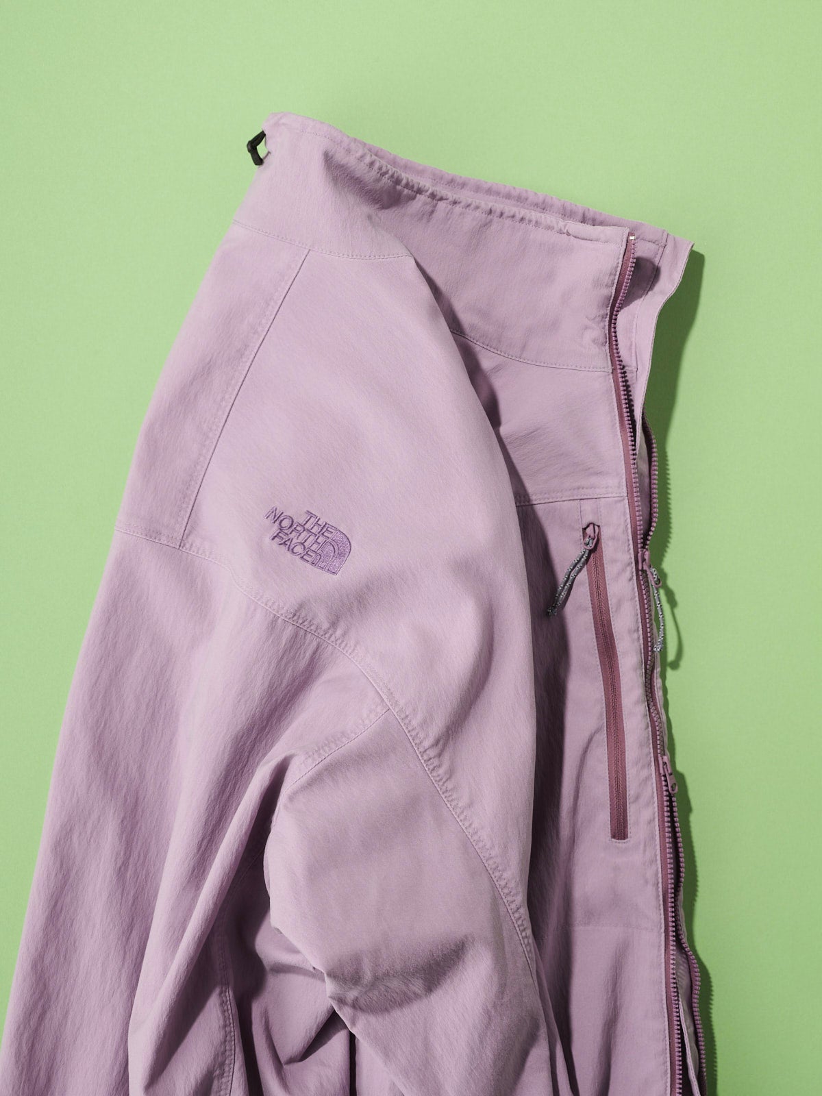 オシャレな人が買ってよかったザ・ノース・フェイス」のジャケット／GAR Faded Softshell Jacketのサイド