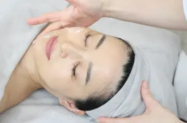 tHermoCEUTICAL DNAピール 施術風景