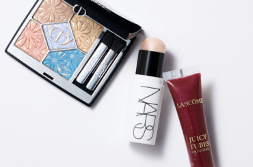 【4月・5月新作を本音レビュー】40代50代をくすみ知らずに！ツヤと光沢を与える最新メイクアイテム3選 | 美ST ONLINE