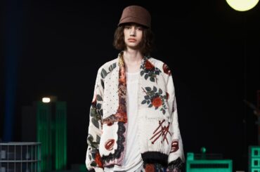 アンダーカバー 2026-27年秋冬ウィメンズコレクション - “歪み”を忍ばせたリアルクローズ - ファッションプレス