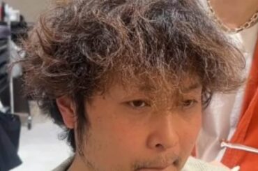 【大変身】「毎朝4時起きで…」1年間美容室に行っていなかった男性が妻のサプライズプレゼントで大胆イメチェン！洗練された印象に 「一生、美しく」を戦略にする。内閣府データから紐解く、2026年の資産形成とウェルビーイングも解説 | LIMO | くらしとお金の経済メディア