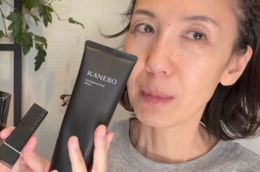 「リップのカラーが参考になりました！」50代元CAがカネボウのコスメで春メイク！大人世代にぴったりの上品な仕上がりに「良い色～」 あたたかみのあるベージュが春っぽい！ | LIMO | くらしとお金の経済メディア